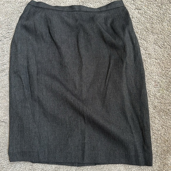 larry levine suit size 12p skirt and blazer set - Picture 5 of 5